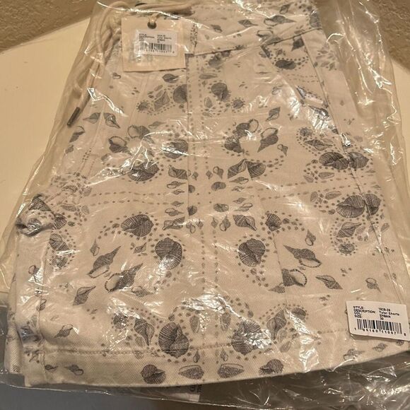 Ser.O.Ya Seroya Mens 30 Swim Board Shorts Bandana Print Shell Beige Pockets NWT - Picture 5 of 7